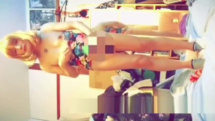 Anne juega al onanismo