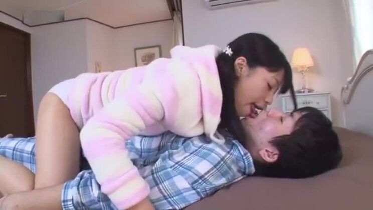 ARMG-198 colegialas se besan y lamen