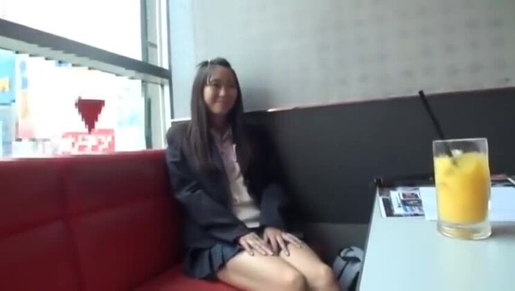 Chica japonesa en el vídeo JAV exclusivo de tetas pequeñas jamás visto.