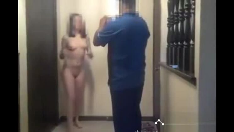 Oferta especial a domicilio: ¡Pizza con salchicha extra!