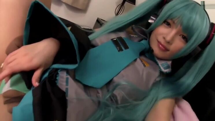 Linda cosplayer japonesa de Hatsune Miku 39