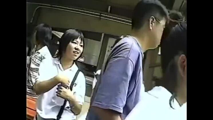 Recopilación de vídeos de mujeres japonesas con faldas levantadas y bellezas discretas.