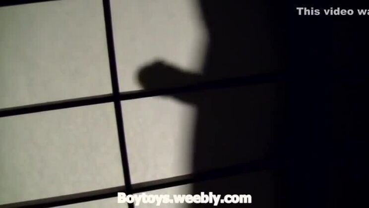 Sexo oral a través de una pantalla deslizante