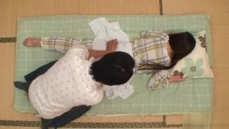 Una linda MILF japonesa recibe una sensualidad