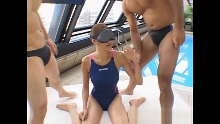 Azusa Ayano, una MILF asiática, muestra su sexy parte 6