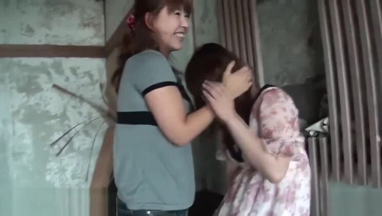 Lesbiana japonesa orinando