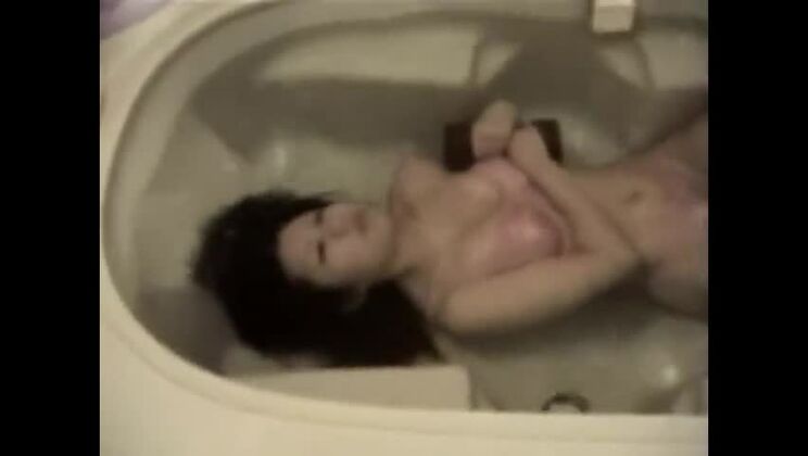 Mira a la puta japonesa en el clip JAV Horny Fetish, es increíble.