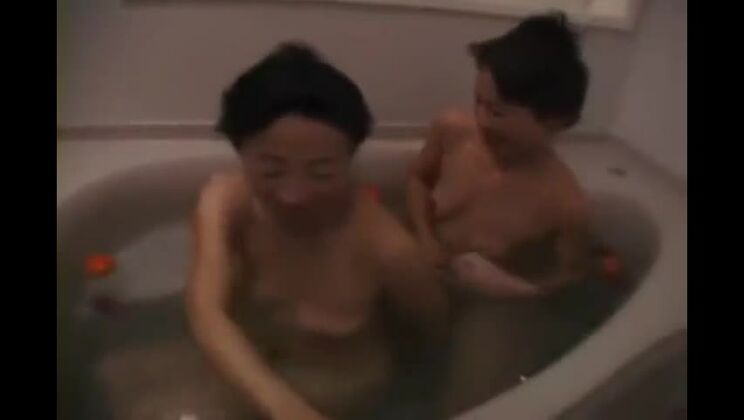 Lesbiana madura japonesa_x1