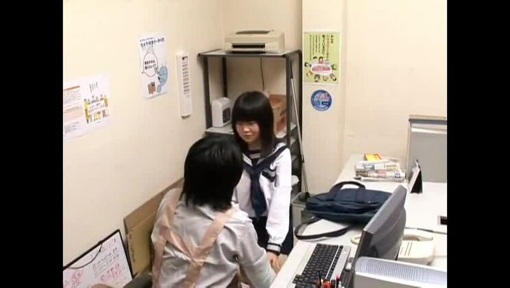 La puta japonesa más loca en el vídeo JAV de Check Small Tits que hayas visto.